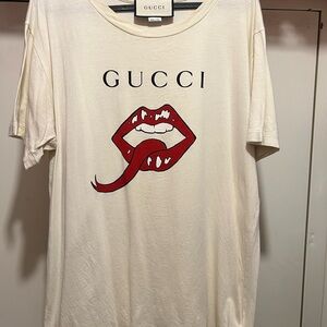 Gucci Cream T‑Shirt with Red Lip and Tongue Graphic